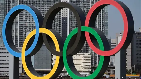 Comité Olímpico de EU prohíbe a mujeres trans competir en deportes femeninos