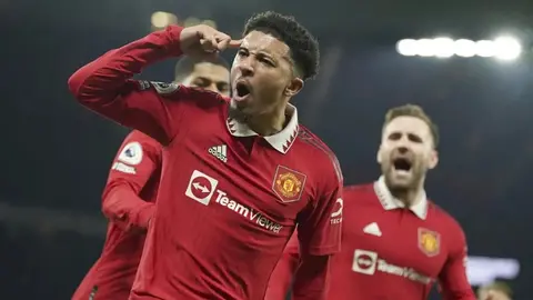 Napoli y Fenerbahce pujan por hacerse de los servicios del extremo inglés Jadon Sancho