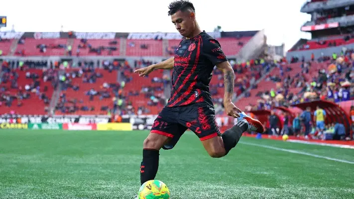América le gana la partida a Chivas: Efraín Álvarez apunta a llegar a las Águilas