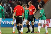 Árbitro de Sudáfrica 2010 sobre gol de Argentina a México en fuera de lugar: "Estaban hechos mie..."