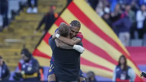 Raphinha, con un profundo agradecimiento por Hansi Flick: “Me cambió la carrera”