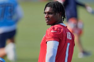 Cam Ward: ‘Somos mediocres’, admite QB de los Titans tras primeras prácticas