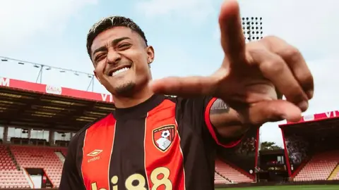Julián Araujo ‘estremece las redes’ con tatuaje en honor a los inmigrantes