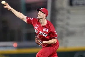 Brooks Hall regresa a los Diablos Rojos: Uno de los héroes del título 2024 busca el bicampeonato