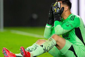 Malagón a la banca y Pato Salas titular; Jardine sacude el XI del América