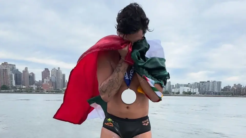 David Olvera, nadador mexicano, logra récord mundial en aguas abiertas