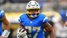 JK Dobbins firma contrato con los Denver Broncos
