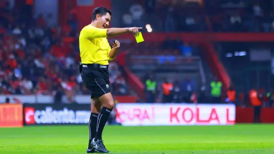 ¿El 'Cantante' Guerrero aboga por las Chivas? Esto dijo el exárbitro de la Liga MX