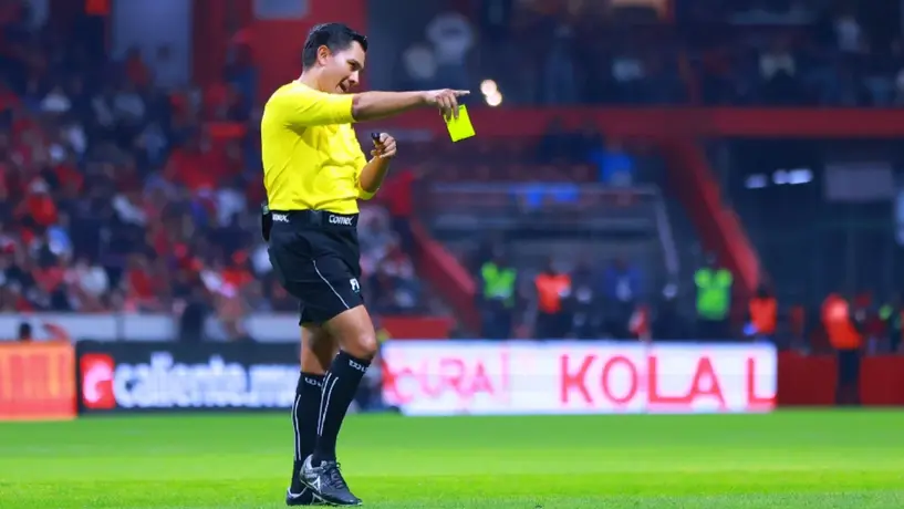 ¿El 'Cantante' Guerrero aboga por las Chivas? Esto dijo el exárbitro de la Liga MX