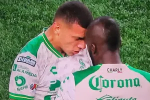 Franco Fagúndez y Kevin Balanta explotan y se encaran durante el Santos vs Seattle de Leagues Cup