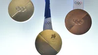 Presentan medallas de los Juegos Olímpicos de Invierno Milán-Cortina