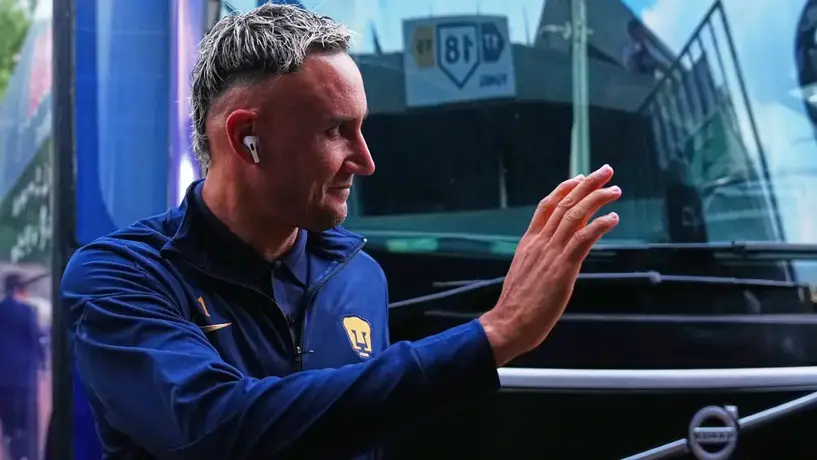Keylor Navas recibe cálido recibimiento de la afición de Pumas previo a su primer partido en CU