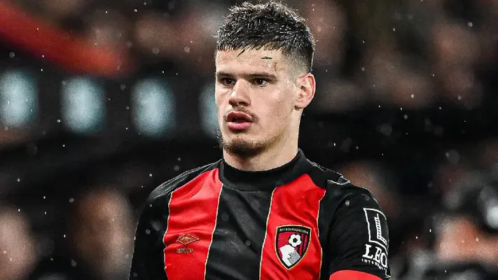 Liverpool llega a acuerdo con Bournemouth por Milos Kerkez; firmará por 5 años
