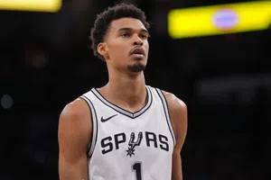 ¡A lo Cristiano Ronaldo! Víctor Wembanyama hace golazo e imita el ‘Siuuu’