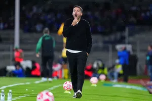 Nicolás Larcamón consigue su primer triunfo con Cruz Azul; aunque reconoce falta de refuerzos