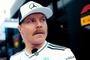 ¡Todo terreno! Valtteri Bottas muestra su talento en la bicicleta