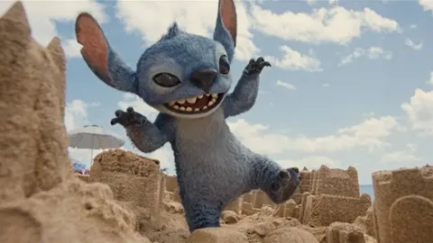 Mejora tu pensión IMSS o ISSSTE viendo en el cine Lilo & Stitch: Te decimos cómo