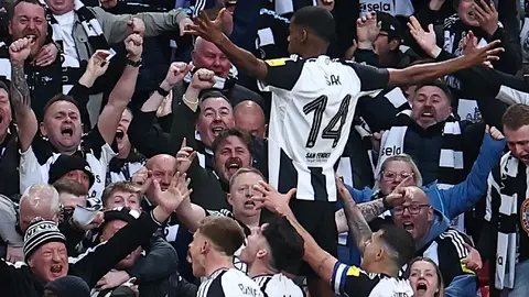 ¡Una millonada! Liverpool busca fichaje récord con Newcastle por jugador estrella