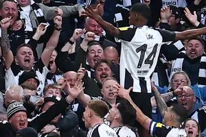 ¡Una millonada! Liverpool busca fichaje récord con Newcastle por jugador estrella