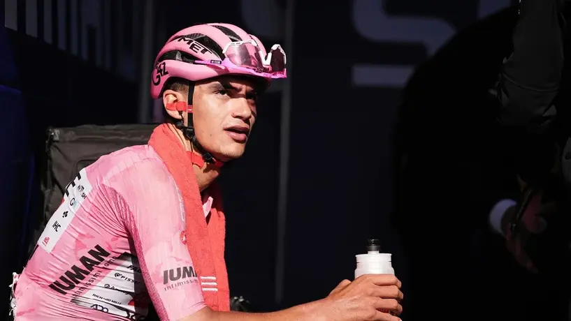 Raúl Alcalá confía en Isaac del Toro: 'Tiene muchas posibilidades de ganar el Giro de Italia'