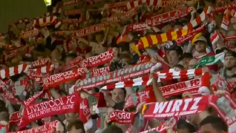 Liverpool rindió un emotivo homenaje a Diogo Jota en su regreso a Anfield