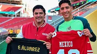 Edson Álvarez presume jersey de los 49 de San Francisco en el Levi's Stadium
