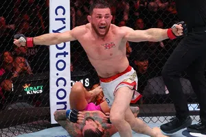 Merab Dvalishvili retiene título de peso gallo en UFC 316