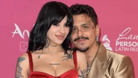 Cazzu y su hija llegan a México: ¿Qué dijo sobre Christian Nodal?
