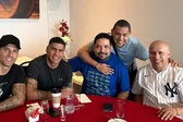 Carlos Salcido comparte fotografía con leyendas de Chivas; afición ataca al 'Maza' Rodríguez