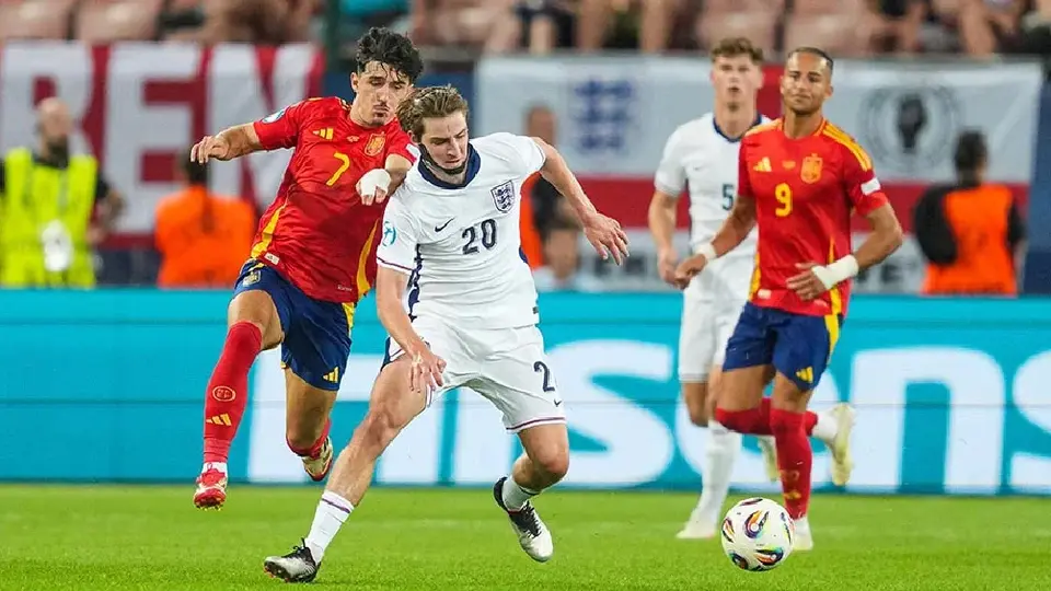 VAR soprende en el Campeonato Europeo Sub 21 al anular un penalti legítimo