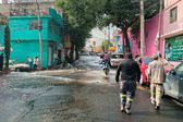 Fuga de agua inunda calles y viviendas en la GAM