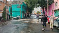 Fuga de agua inunda calles y viviendas en la GAM