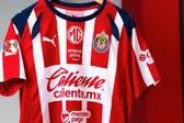 Afición de Chivas rechaza la nueva playera del equipo: "muchos patrocinios, cero refuerzos"