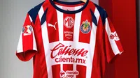 Afición de Chivas rechaza la nueva playera del equipo: "muchos patrocinios, cero refuerzos"