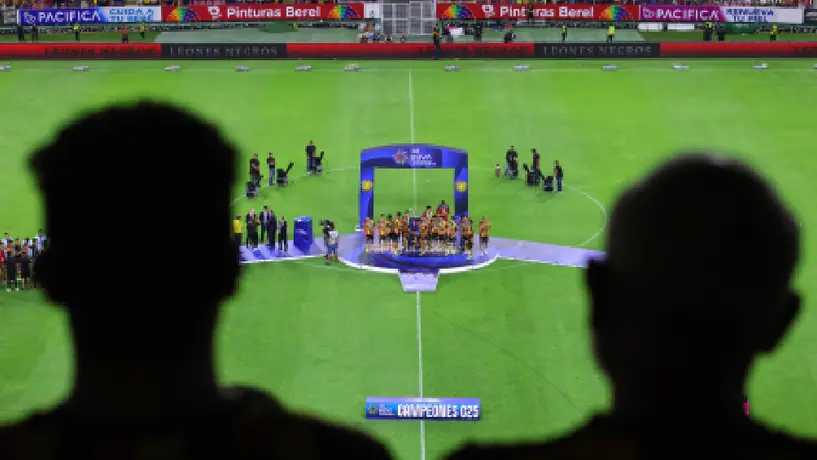 Realizan propuesta de matrimonio en la final entre Leones Negros y Tampico Madero