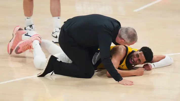 Tyrese Haliburton sale del Juego 7 de las Finales NBA tras dura lesión