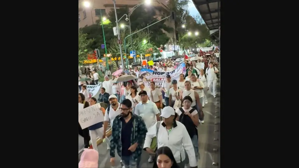 Trabajadores del IMSS se movilizaron en la capital para exigir mejoras salariales y laborales. / RS