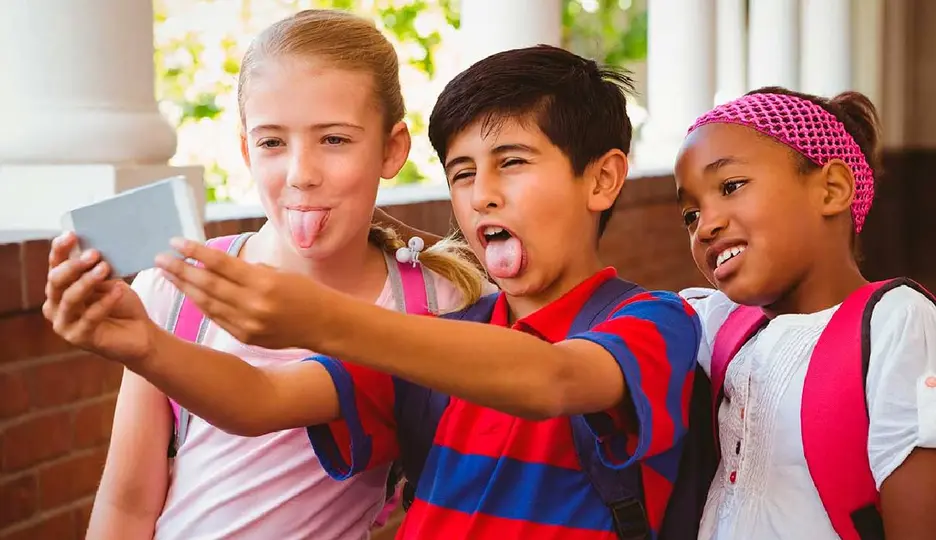 El Gobierno de México impulsa medidas para proteger a niñas, niños y adolescentes en internet / @UNAM