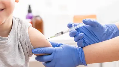 Vacunación invernal 2026: ¿Quiénes deben vacunarse gratis contra influenza y COVID-19?