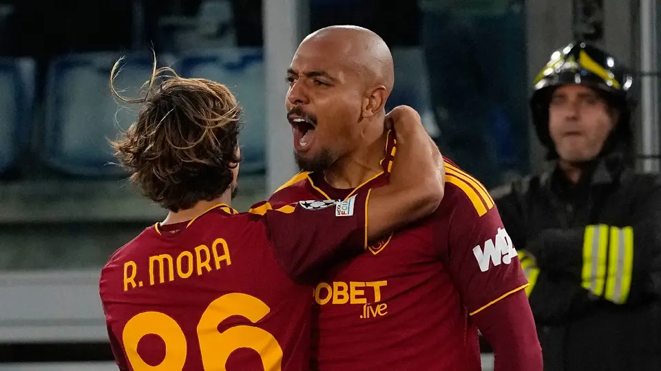 Donyell Malen tras anotar al Real Madrid | AP