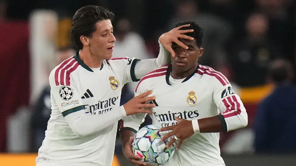 Arda Güler y Endrik tras gol del Real Madrid a la Roma | AP