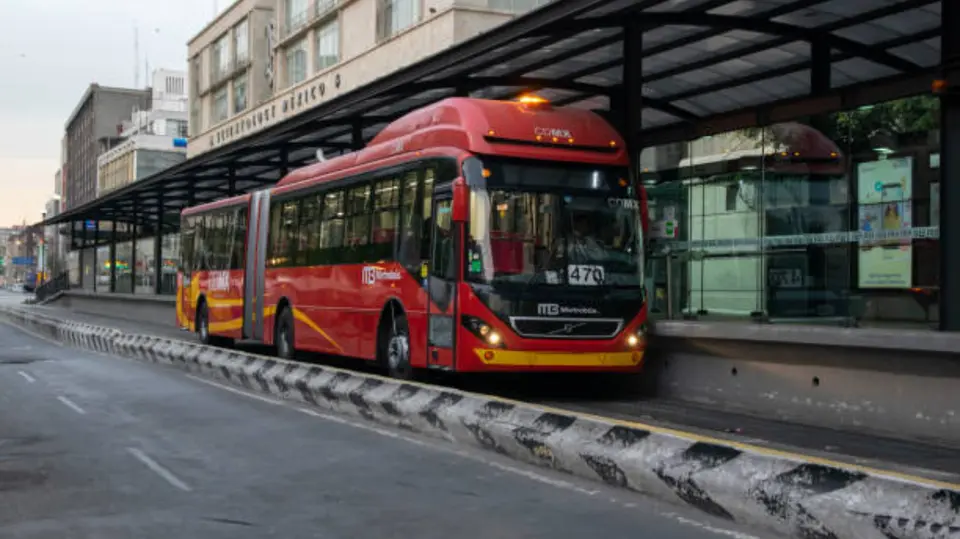 Metrobús incrementó su plantilla femenina de 33 a 80 operadoras entre febrero y octubre de 2026. / iStock