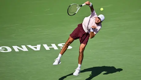 "Dame la pu*** toalla": El fuerte reclamo del tenista Rafael Jódar que causó polémica en su victoria en el Masters de Shanghái