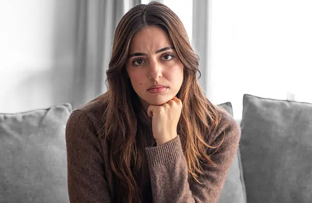 el estigma y la preocupación por la opinión de los demás pueden impedir que una persona pida ayuda./istock
