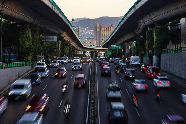 El programa Hoy No Circula estará vigente de 5:00 a 22:00 horas este jueves 15 de octubre en las zonas donde aplica la restricción./ Pixabay