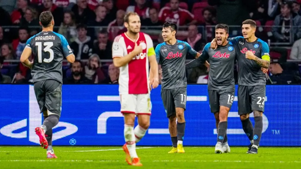 Hirving Lozano en celebración con Napoli en el partido contra Ajax en la Champions League 2022-23 | AFP