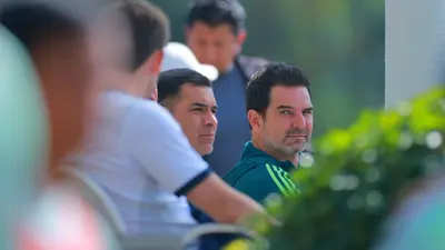 Rafael Márquez y Duilio Davino se presentan en el entrenamiento de Rayados