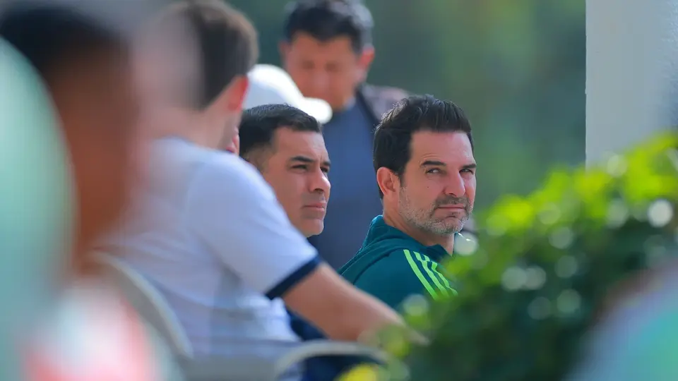 Rafael Márquez y Duilio Davino se presentan en el entrenamiento de Rayados