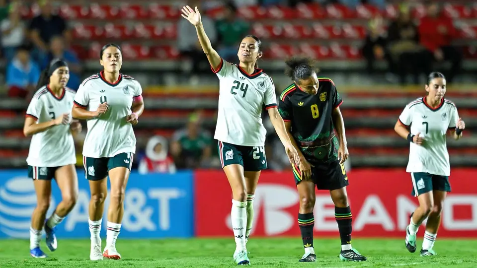 Maricarmen Reyes en celebración con la Selección Mexicana en partido amistoso | IMAGO 7