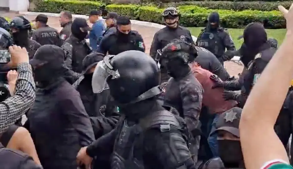 El gobernador aseguró que los policías responsables de los excesos ya fueron identificados / Captura de pantalla